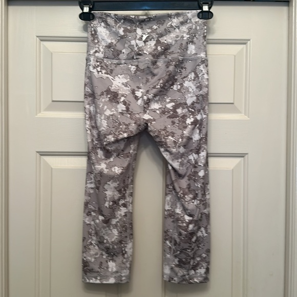 Old Navy Crop Leggings - Picture 2 of 4